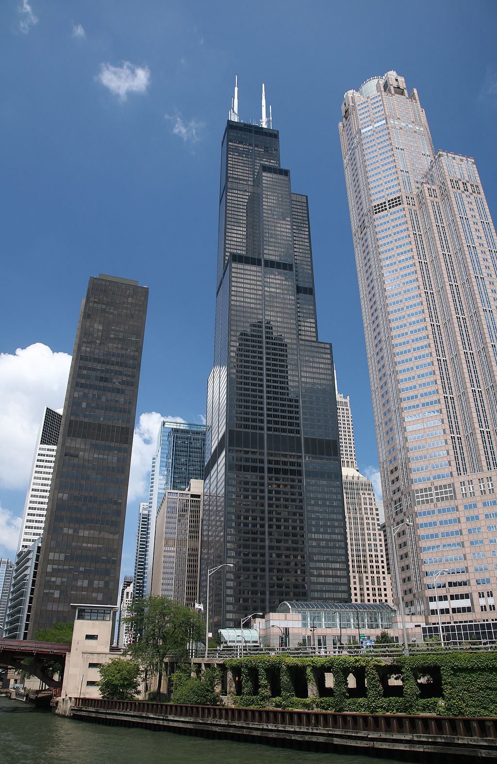 Photo of downtown Chicago skyscrapers and Chicago River